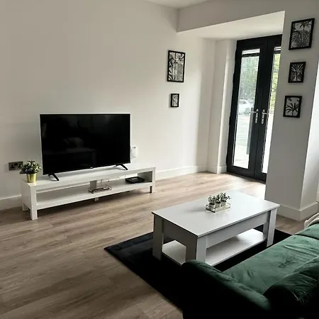 Luxury Oaks Suite, Free Private Parking, 2 Bed 2 Bathroom Apartment, Central Solihull Birmingam Exterior foto