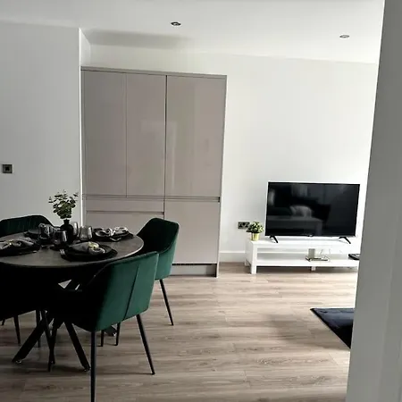 Luxury Oaks Suite, Free Private Parking, 2 Bed 2 Bathroom Apartment, Central Solihull Birmingam Exterior foto