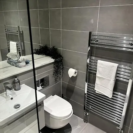 Luxury Oaks Suite, Free Private Parking, 2 Bed 2 Bathroom Apartment, Central Solihull Birmingam Exterior foto