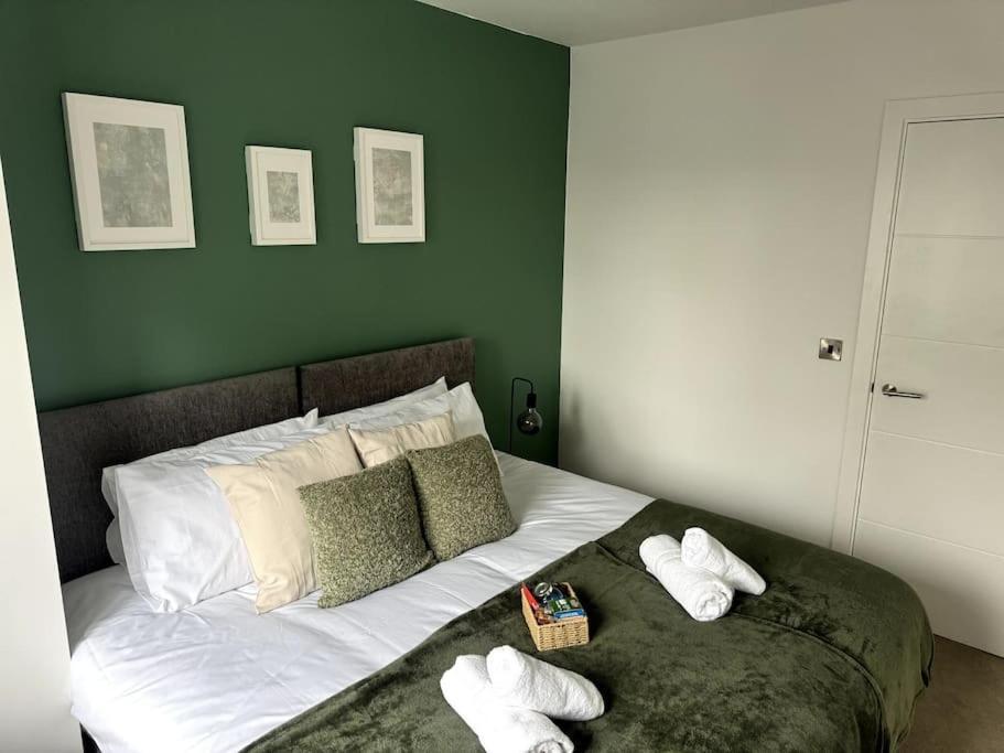 Apartment Luxury Oaks Suite, Free Private Parking, 2 Bed 2 Bathroom Apartment, Solihull Birmingham