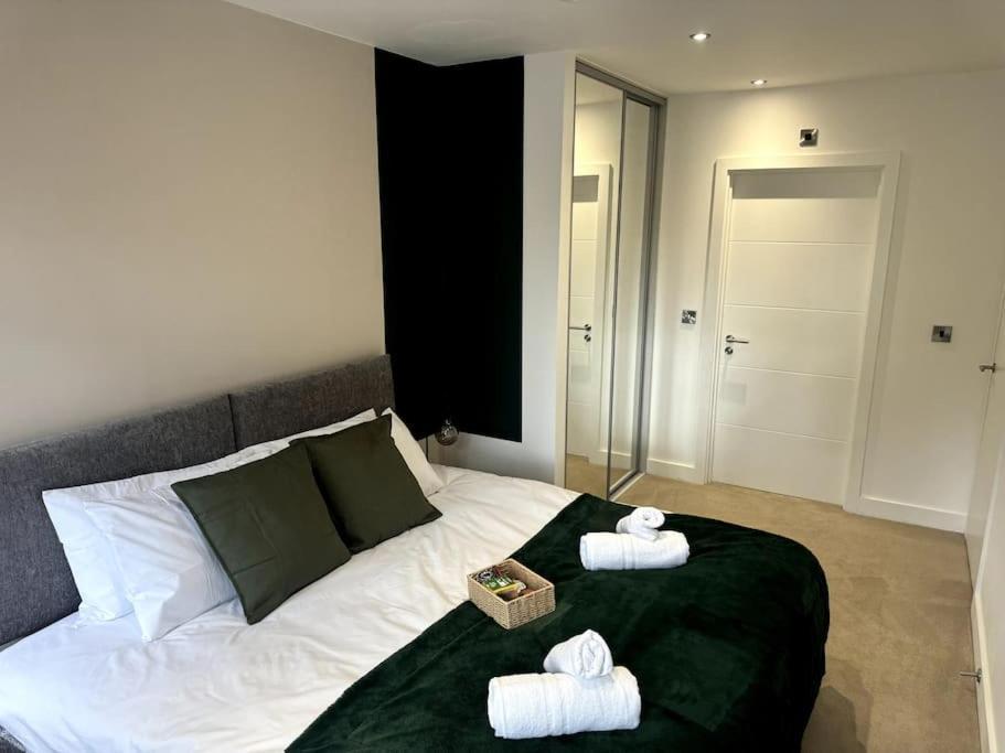 Apartment Luxury Oaks Suite, Free Private Parking, 2 Bed 2 Bathroom Apartment, Solihull