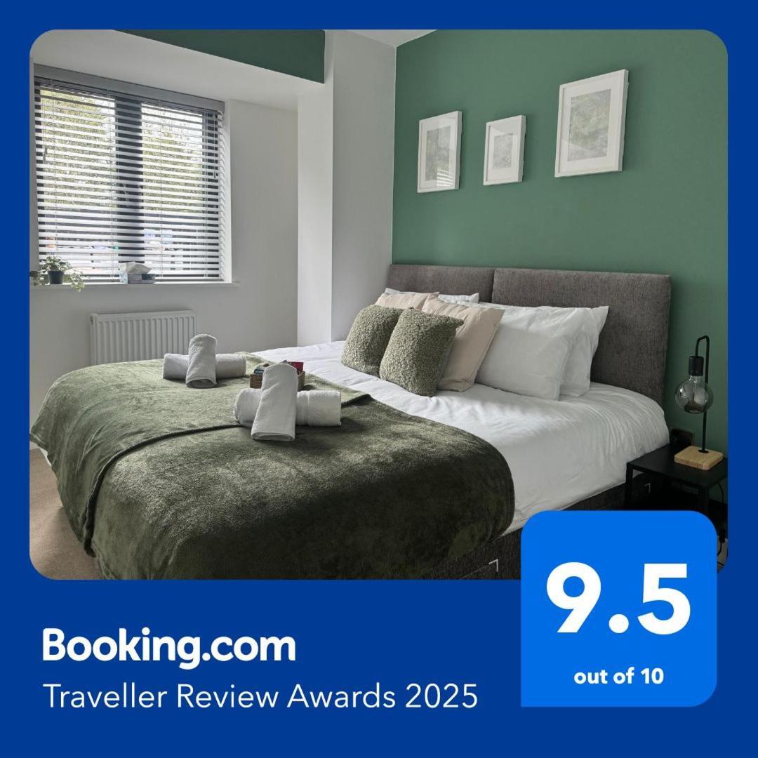 Apartment Luxury Oaks Suite, Free Private Parking, 2 Bed 2 Bathroom Apartment, Solihull *